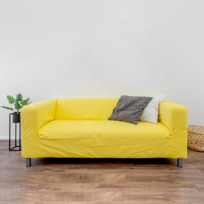 Geltona dvivietė sofa